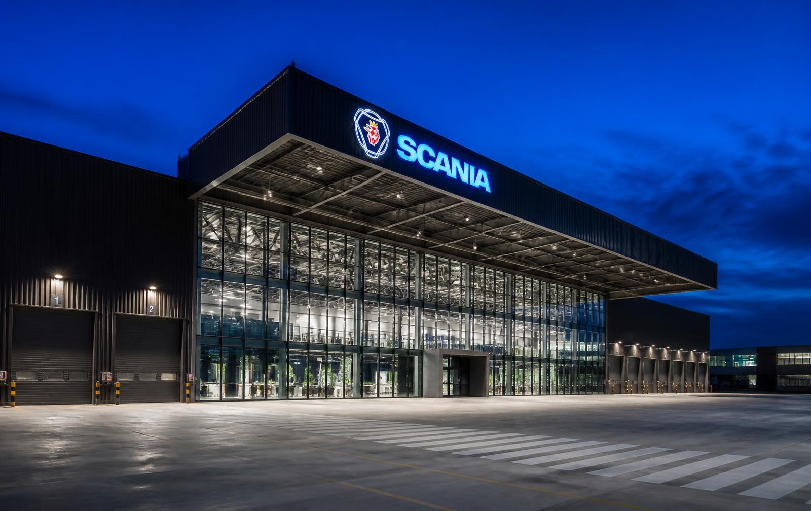 Fachada de concessionária Scania entregue pela Lumière Engenharia — São Paulo · SP